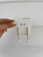 Load image into Gallery viewer, Emma Bar Pearl Earrings