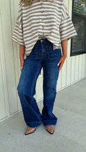 Load image into Gallery viewer, Morgan High Rise Patch Pocket Wide Leg Jeans