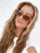 Load image into Gallery viewer, Palm Springs Oval Sunglasses