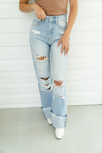 Load image into Gallery viewer, Light Wash 90's Vintage Distressed Jeans