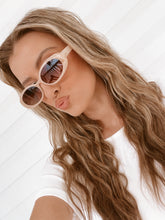 Load image into Gallery viewer, Palm Springs Oval Sunglasses