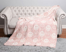 Load image into Gallery viewer, Smiley Blanket - Light Pink
