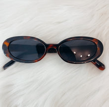 Load image into Gallery viewer, Whit Geometric Retro Sunglasses
