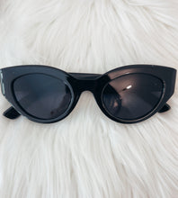 Load image into Gallery viewer, Bri Classic Oval Sunglasses
