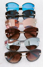 Load image into Gallery viewer, Aruba Rhinestoned Round Sunglasses
