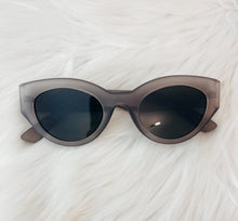 Load image into Gallery viewer, Bri Classic Oval Sunglasses
