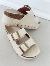 Load image into Gallery viewer, Maddie Chunky Platform Sandal
