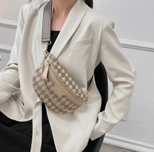 Load image into Gallery viewer, Checkered Chain Strap Crossbody Bag
