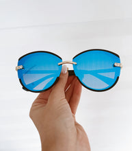 Load image into Gallery viewer, Aruba Rhinestoned Round Sunglasses
