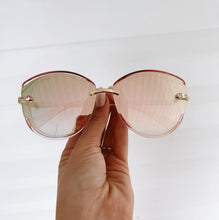 Load image into Gallery viewer, Aruba Rhinestoned Round Sunglasses
