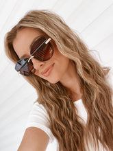 Load image into Gallery viewer, Aruba Rhinestoned Round Sunglasses
