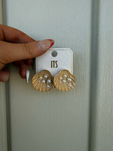 Load image into Gallery viewer, Sully Oyster Pearl Stud Earrings
