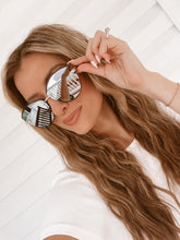 Load image into Gallery viewer, Aruba Rhinestoned Round Sunglasses
