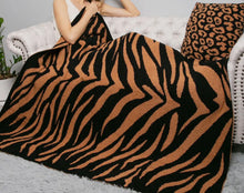 Load image into Gallery viewer, Tiger Print Luxury Throw Blanket
