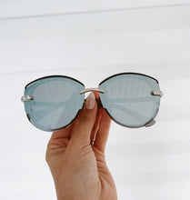 Load image into Gallery viewer, Aruba Rhinestoned Round Sunglasses
