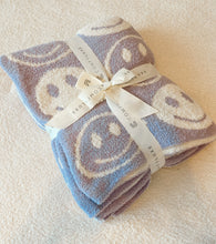 Load image into Gallery viewer, Smiley Blanket - Lavender

